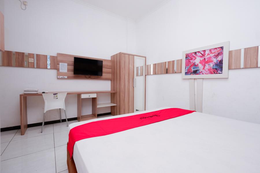 Reddoorz Near Plaza Simpang Lima Hotel Семаранг Екстериор снимка