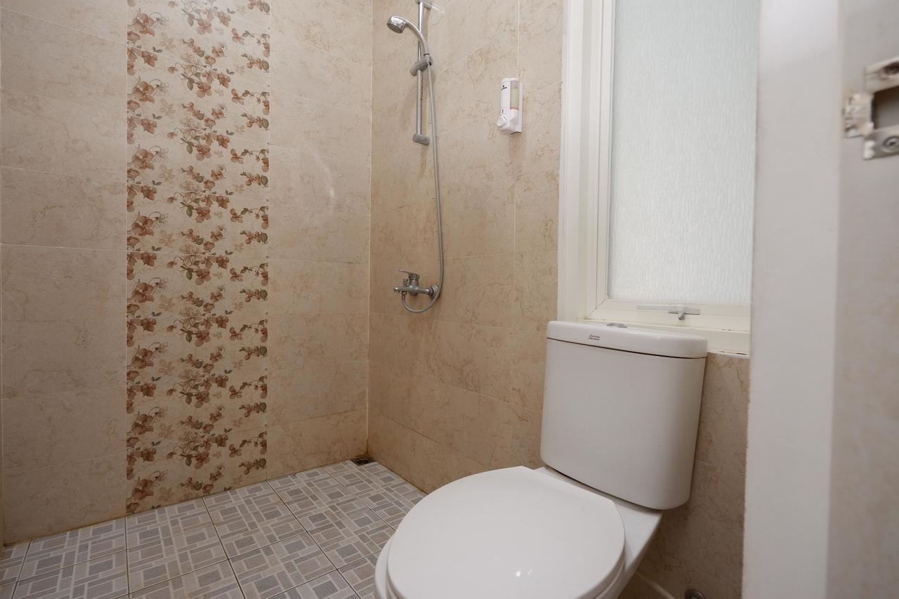 Reddoorz Near Plaza Simpang Lima Hotel Семаранг Екстериор снимка