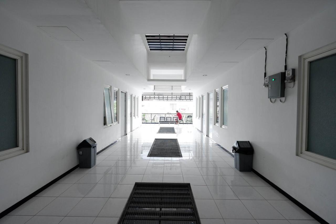 Reddoorz Near Plaza Simpang Lima Hotel Семаранг Екстериор снимка