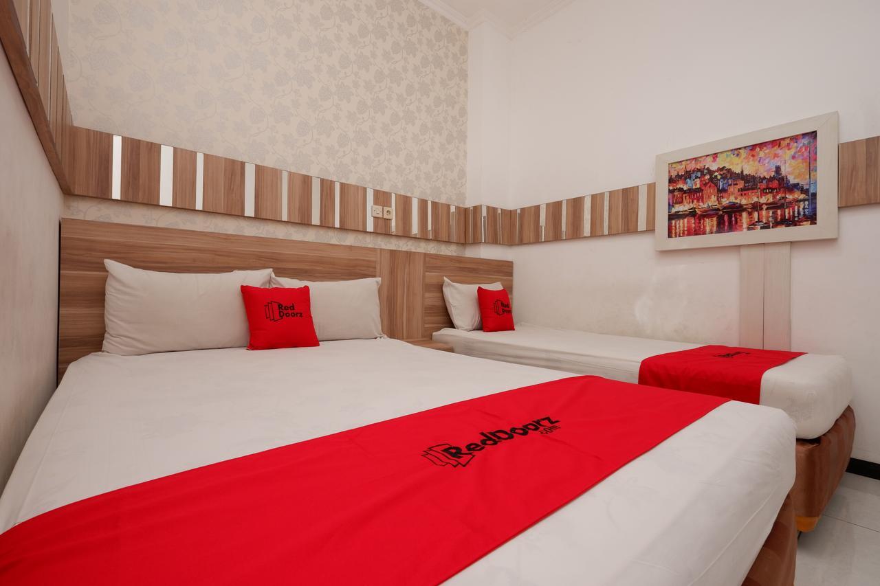 Reddoorz Near Plaza Simpang Lima Hotel Семаранг Екстериор снимка